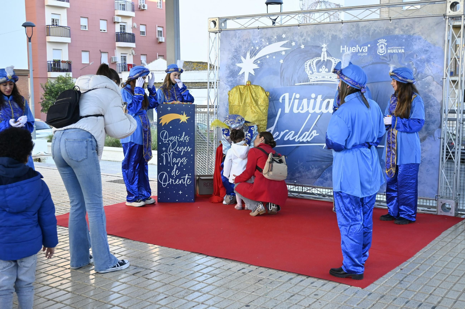 Recogida de cartas del paje real en la plaza Miguel Raya en el Molino, en imágenes