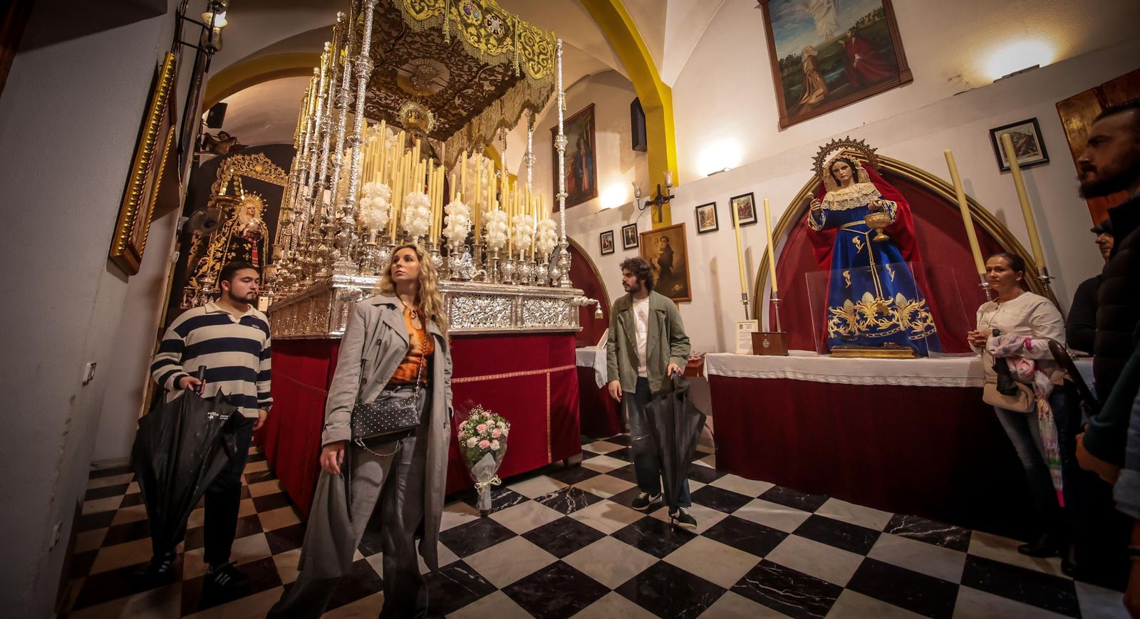 Imágenes de la visita a los templos tras el aplazamiento de la Magna Mariana de Jerez
