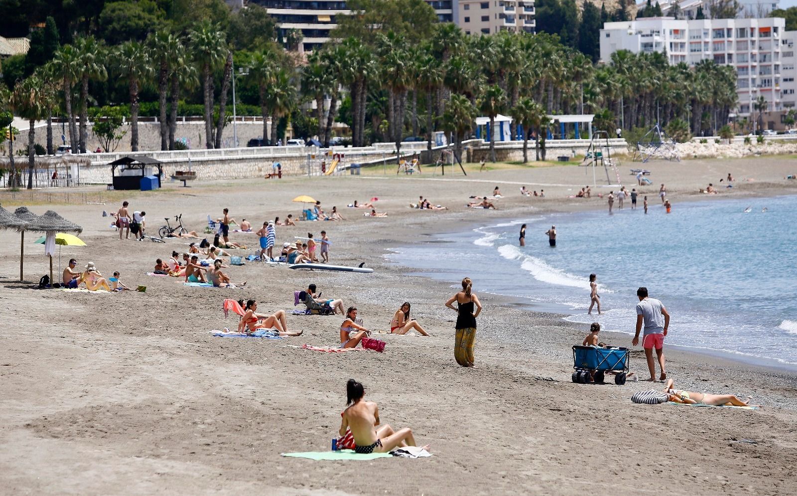 Los bañistas estrenan en las playas la fase 2