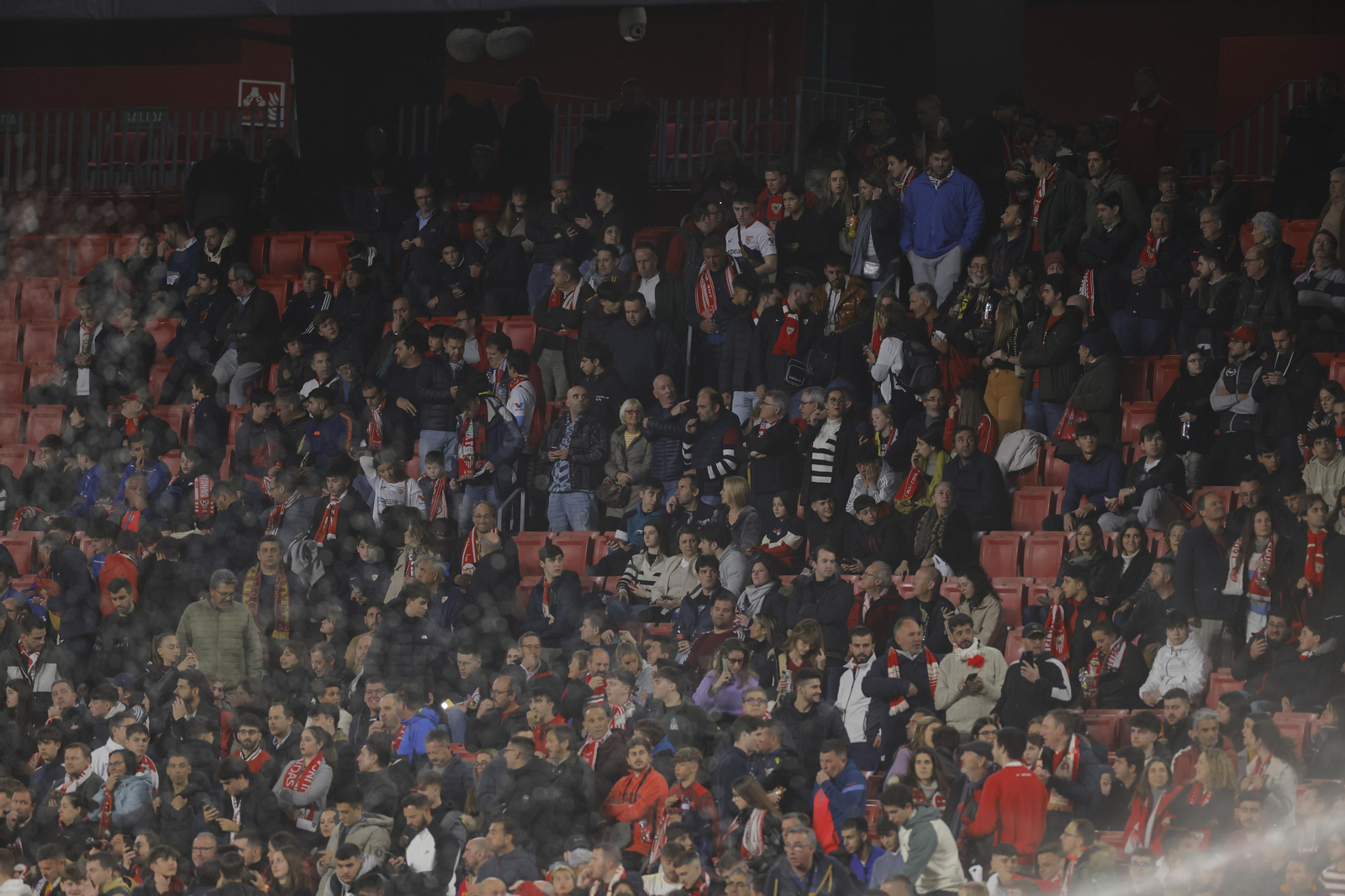 Búscate en las fotos del SEVILLA FC-PSV EINDHOVEN