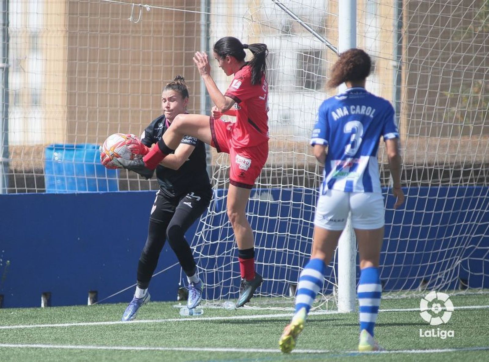Un lance del encuentro entre el Sporting y el Alavés.