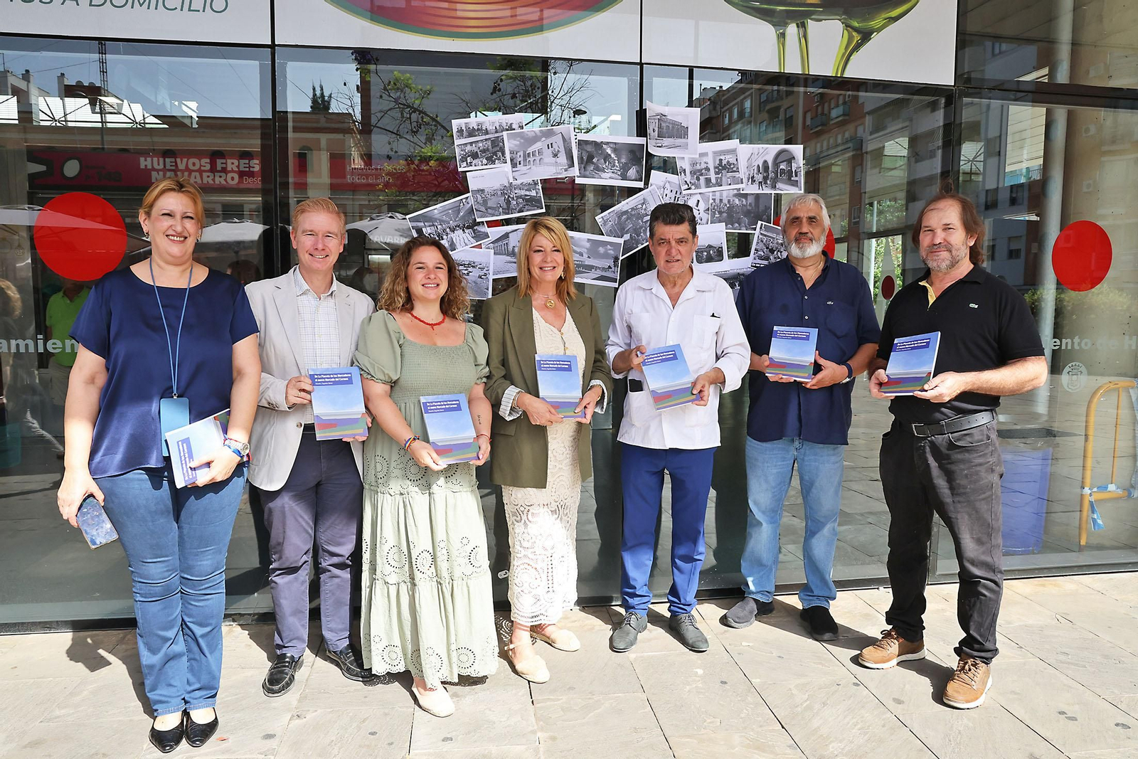 Imágenes de la presentación del libro de  Eduardo J. Sugrañes sobre la evolución de Huelva a través de sus mercados