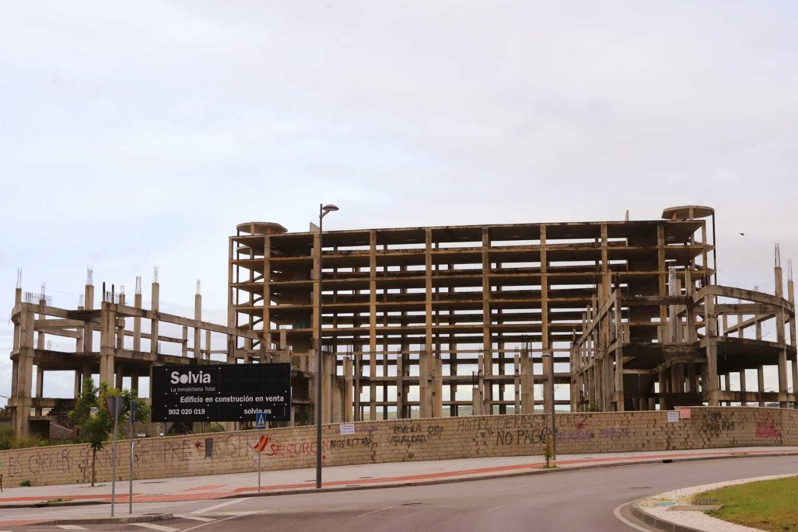 Estado actual de la construcción frustrada de lo que iba a ser el Palacio de Congresos de Jerez.