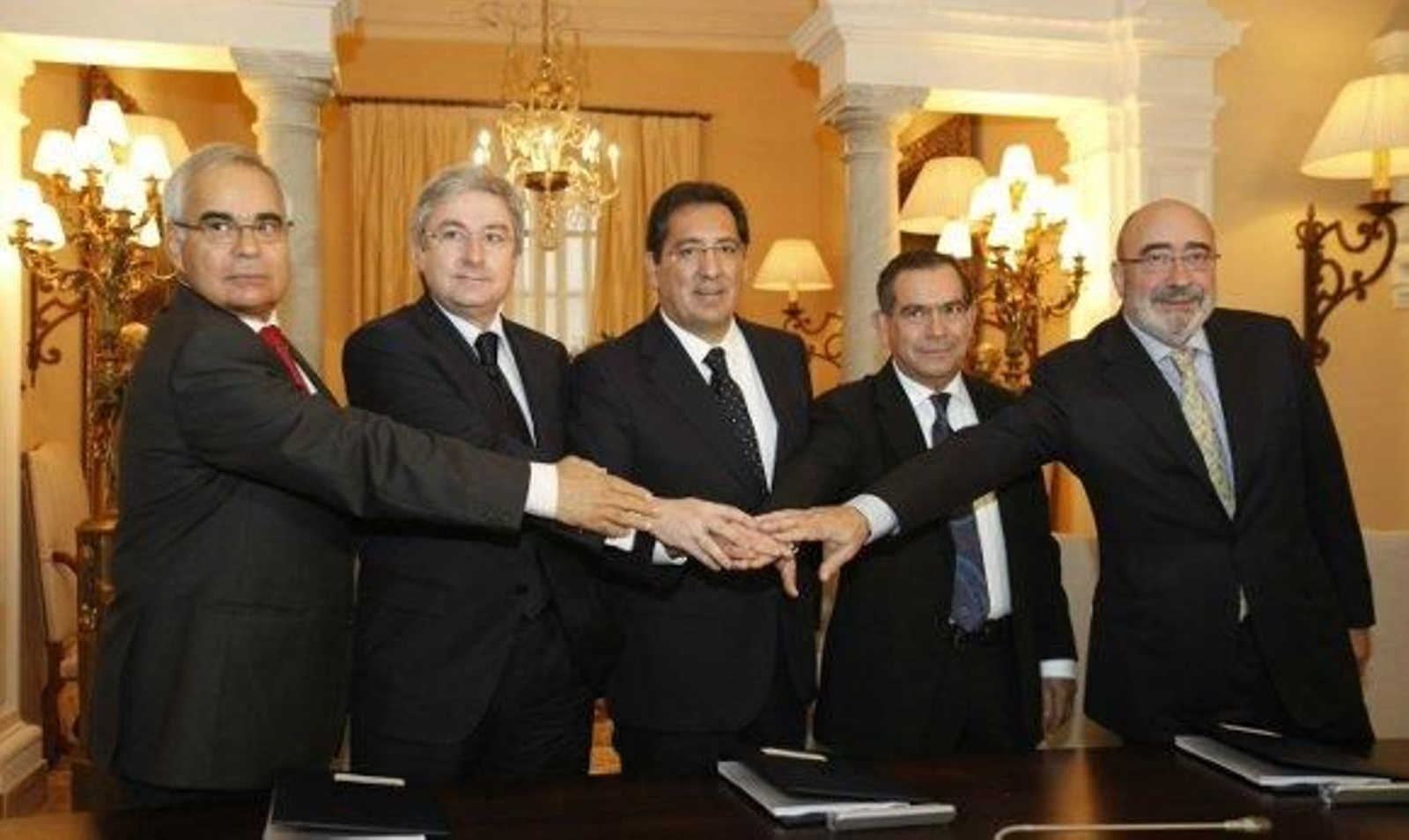 Cajasol firma el protocolo de integración en Banca Cívica