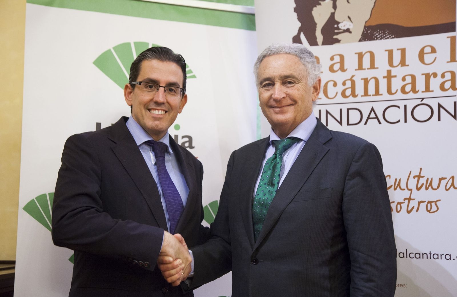 El director general de la Fundación Unicaja, Sergio Corral, y el presidente de la Fundación Manuel Alcántara, Antonio Pedraza.