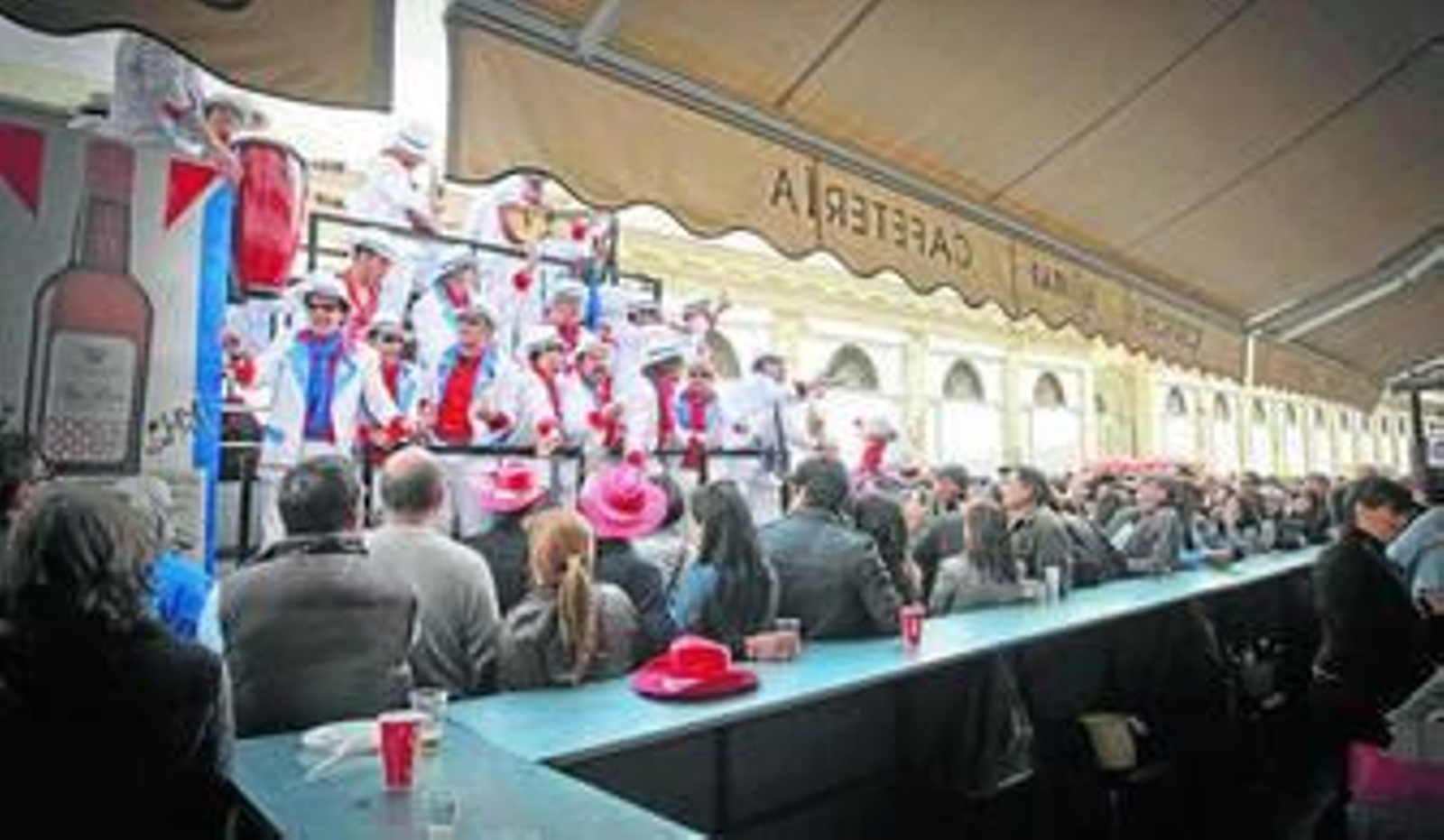 La hostelería sería una de las grandes beneficiadas si la final del Concurso del Falla se adelantara al jueves.