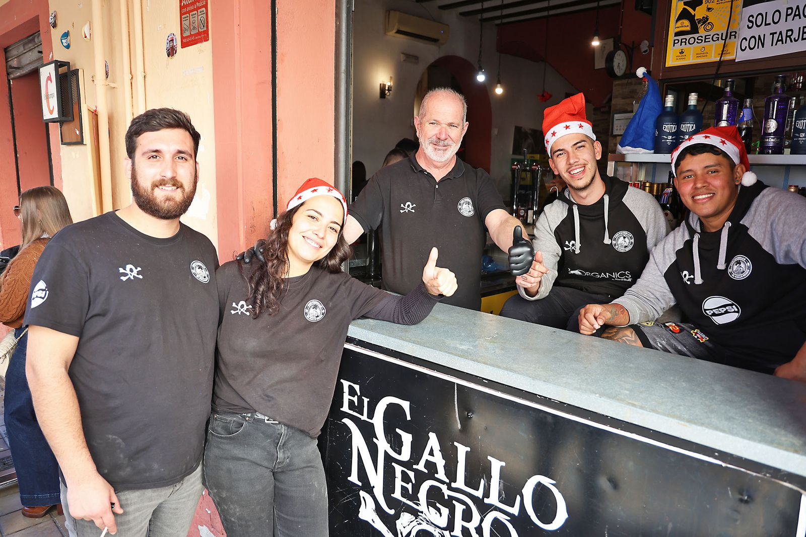 Imágenes de la fiesta del 24 de diciembre en las calle de Huelva