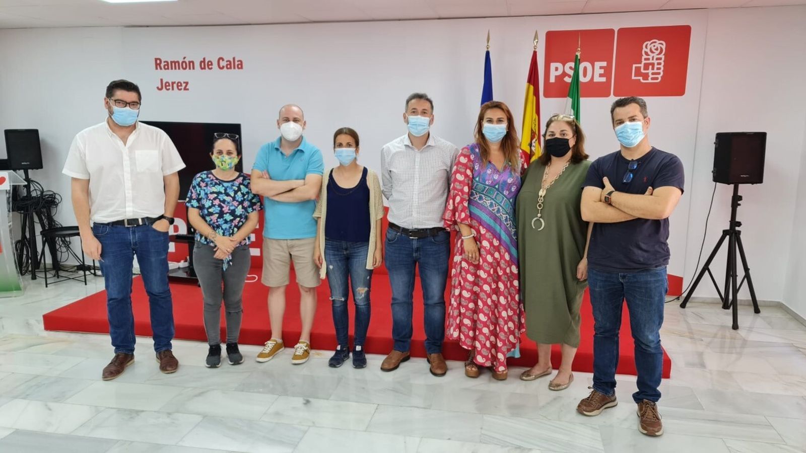 Imagen de la reunión entre representantes del PSOE de Jerez y los trabajadores de Majorel
