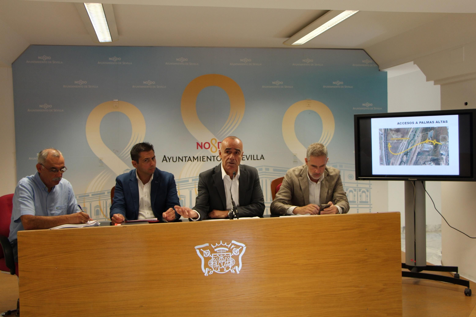 El gerente de Urbanismo, Rafael Márquez, y el delegado de Hábitat Urbano, Antonio Muñoz, en una rueda de prensa reciente.