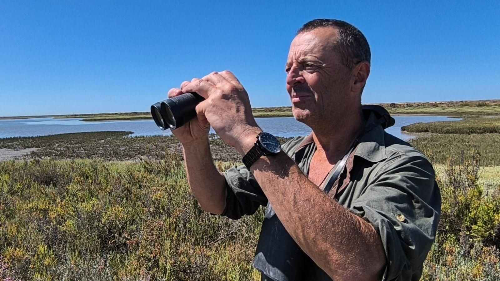 el naturalista onubense Luis Bejarano en Doñana.
