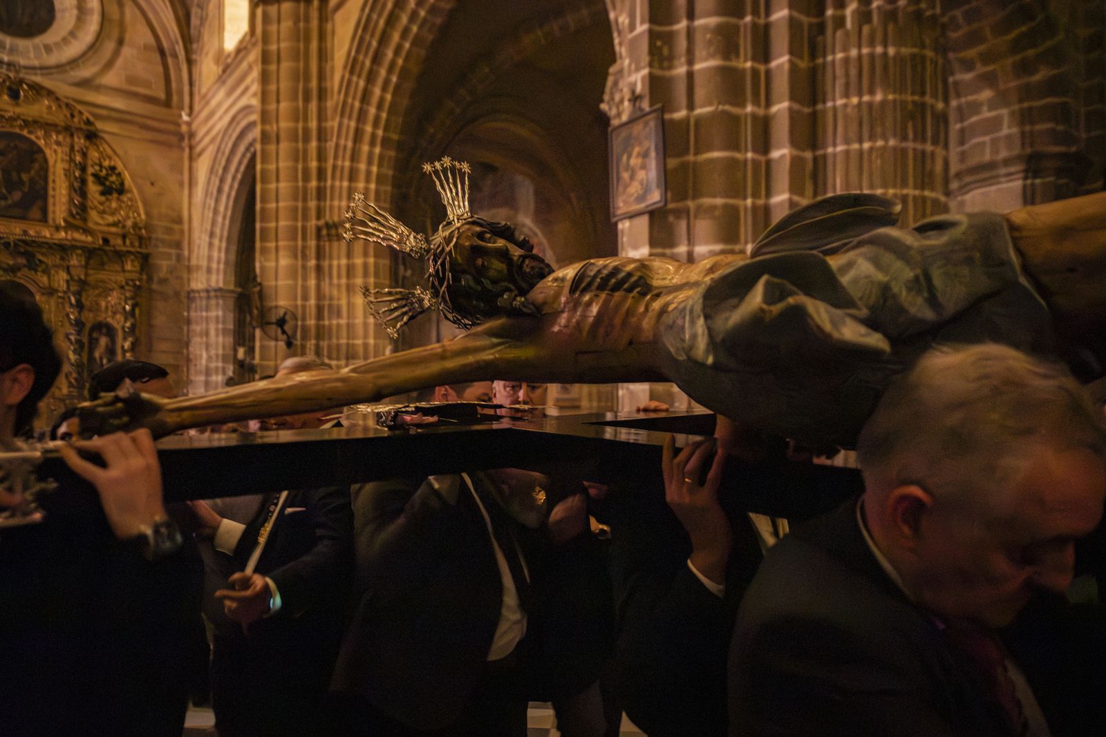 Así fue el viacrucis del Cristo de la Viga por el interior de la Catedral de Jerez