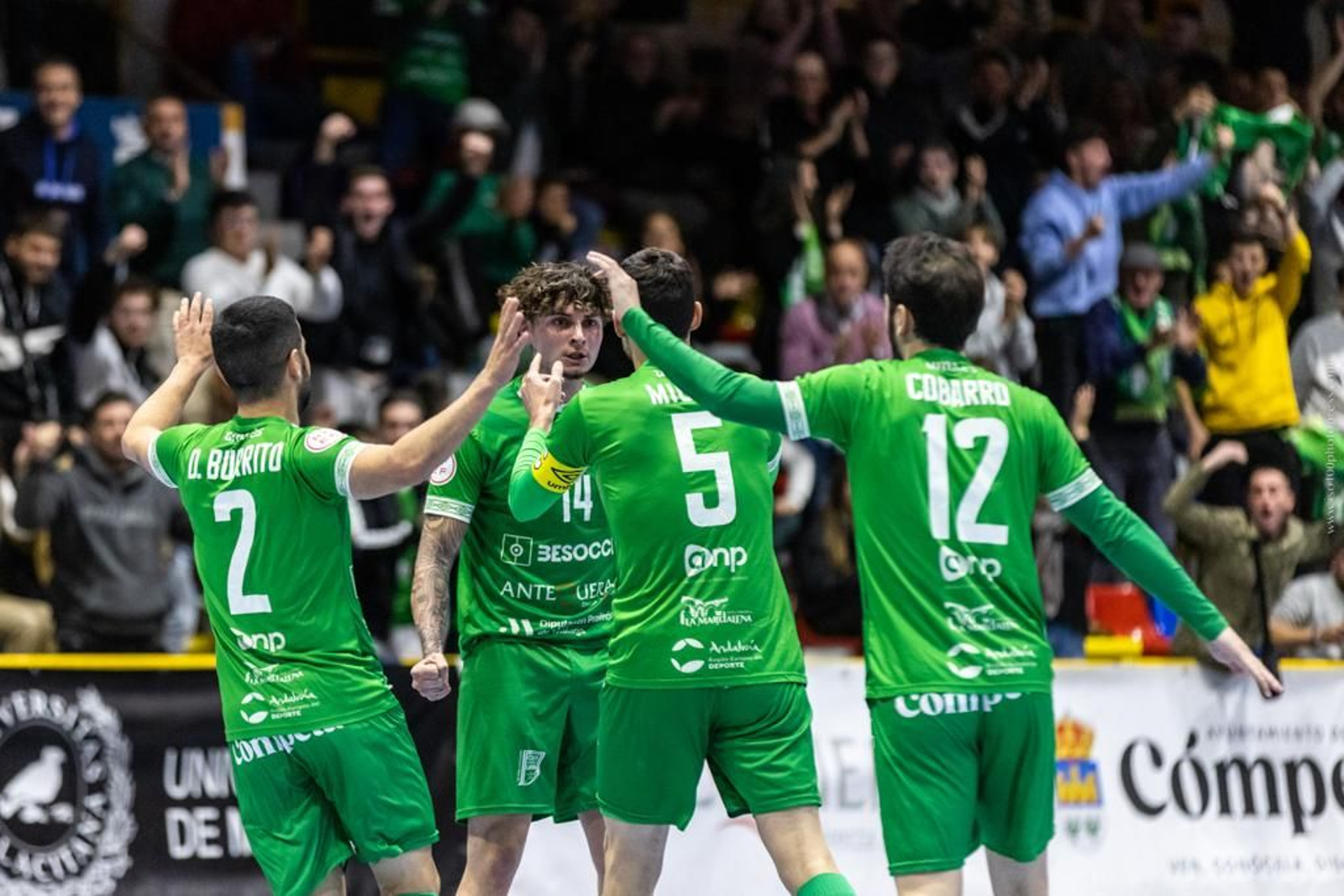 Los jugadores del UMA Antequera celebrando un gol en el Argüelles. Los jugadores del UMA Antequera celebrando un gol en el Argüelles.