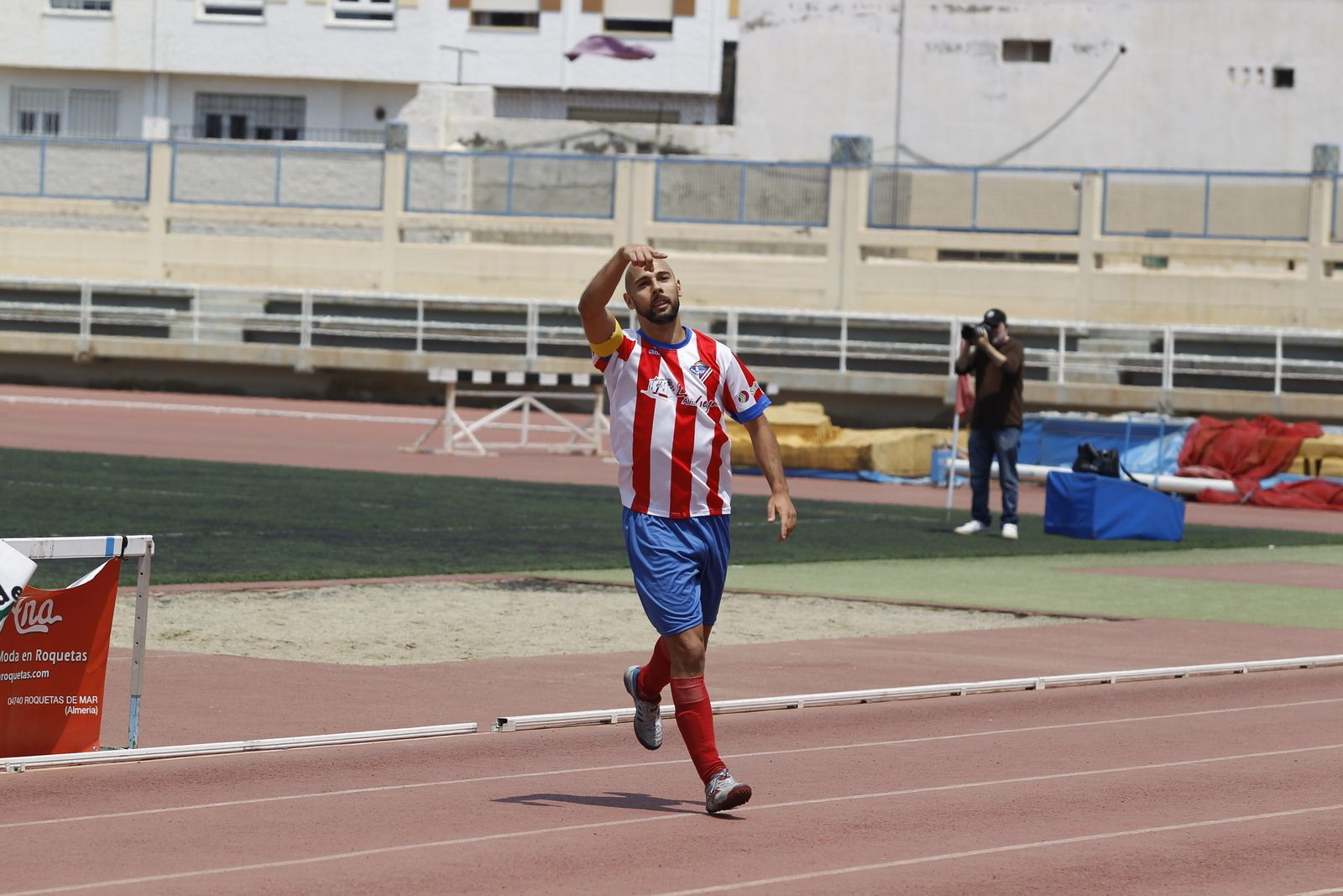 Ruzzo celebrando su gol del domingo ante el Cúllar Vega.
