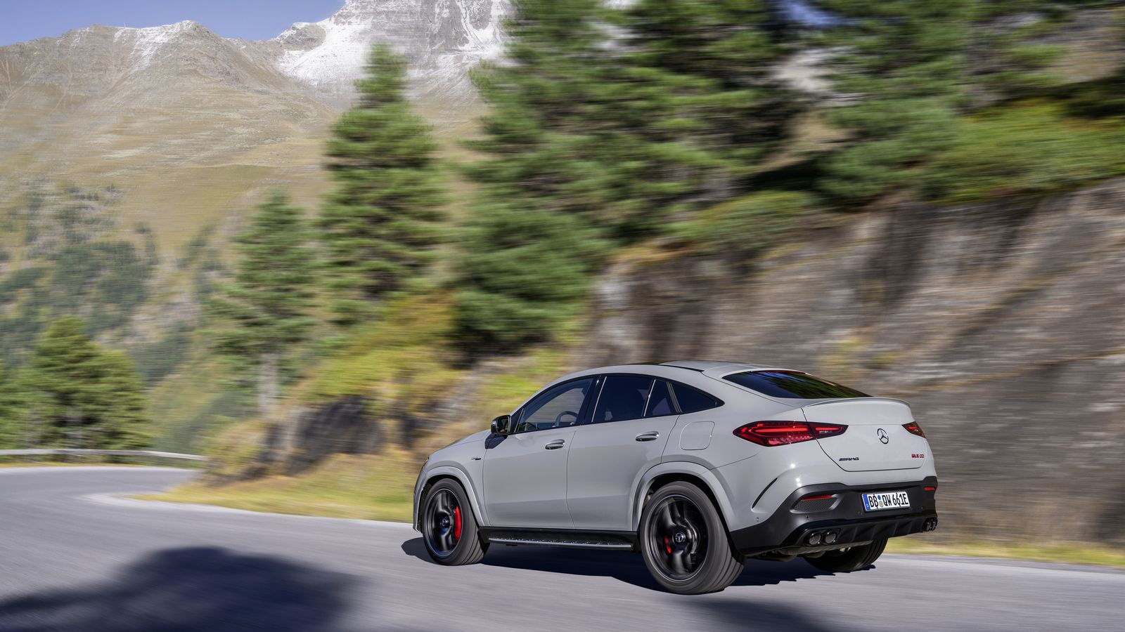 El equipamiento de serie del GLE con carrocería coupé es ligeramente más abundante que el del SUV.