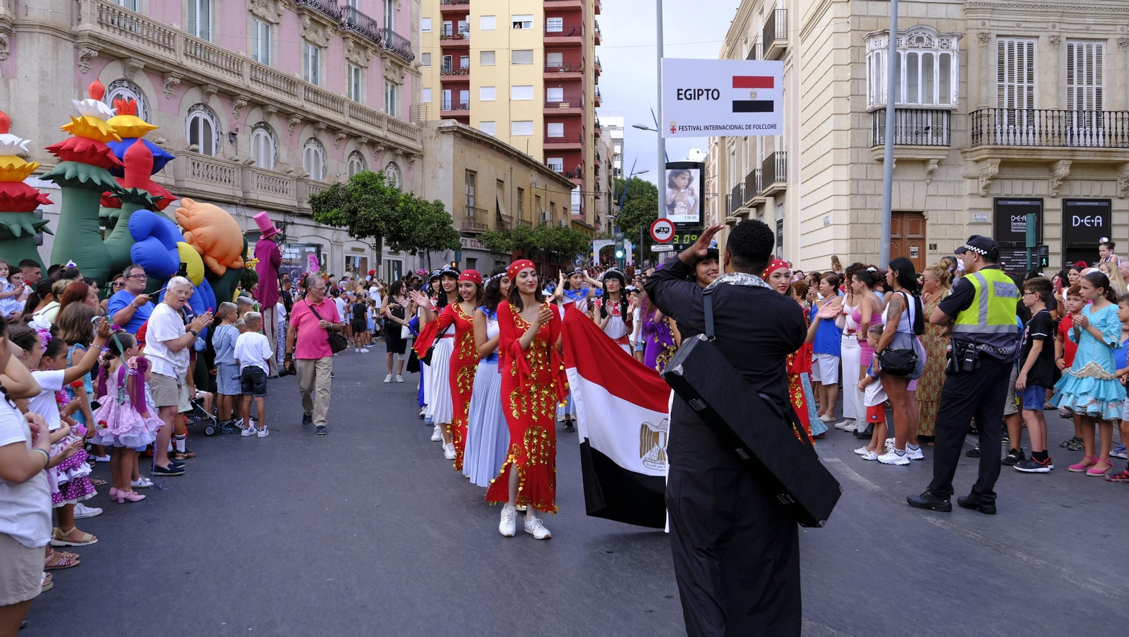 Las mejores imágenes de la Batalla de Flores de Almería