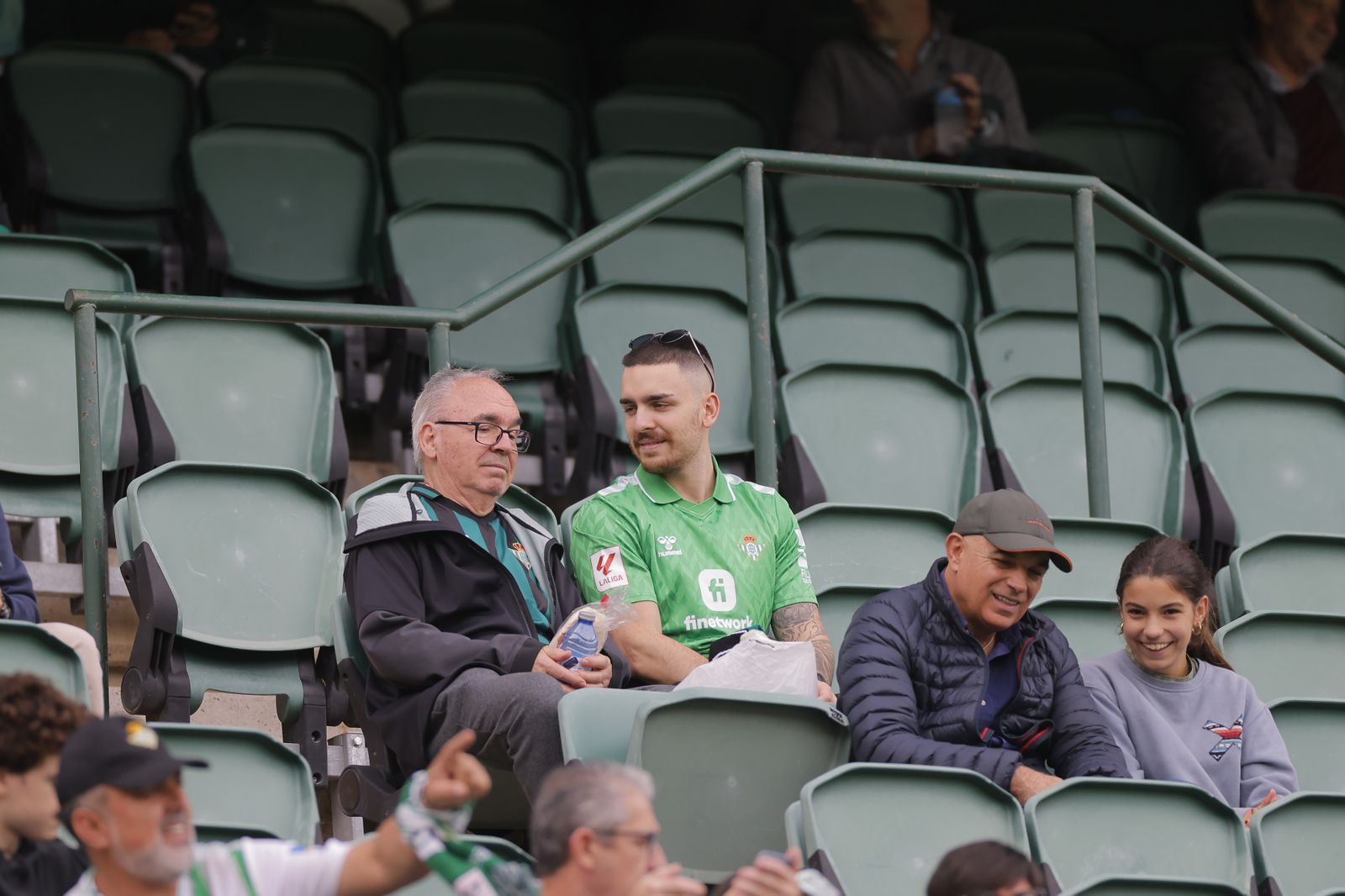Búscate en las fotos del Betis-Osasuna