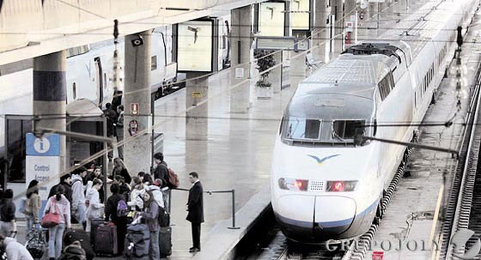 El AVE en la estación de Santa Justa.