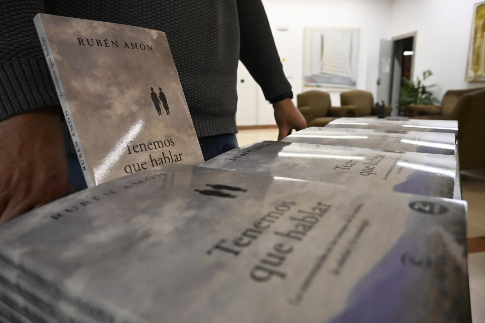 El periodista Rubén Amón presenta su libro `Tenemos que hablar' en imágenes