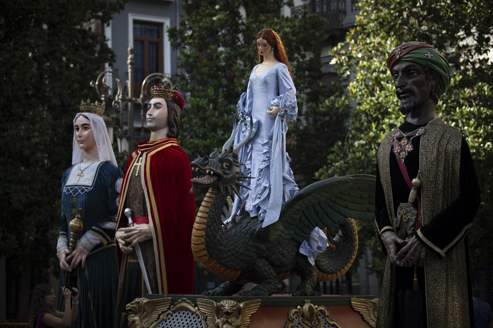 Las mejores imágenes del recorrido de la Tarasca por las calles de Granada