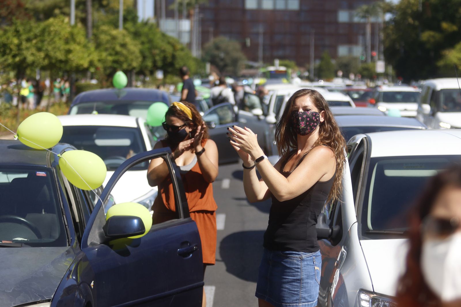 La caravana por una vuelta al cole segura en Córdoba, en fotos