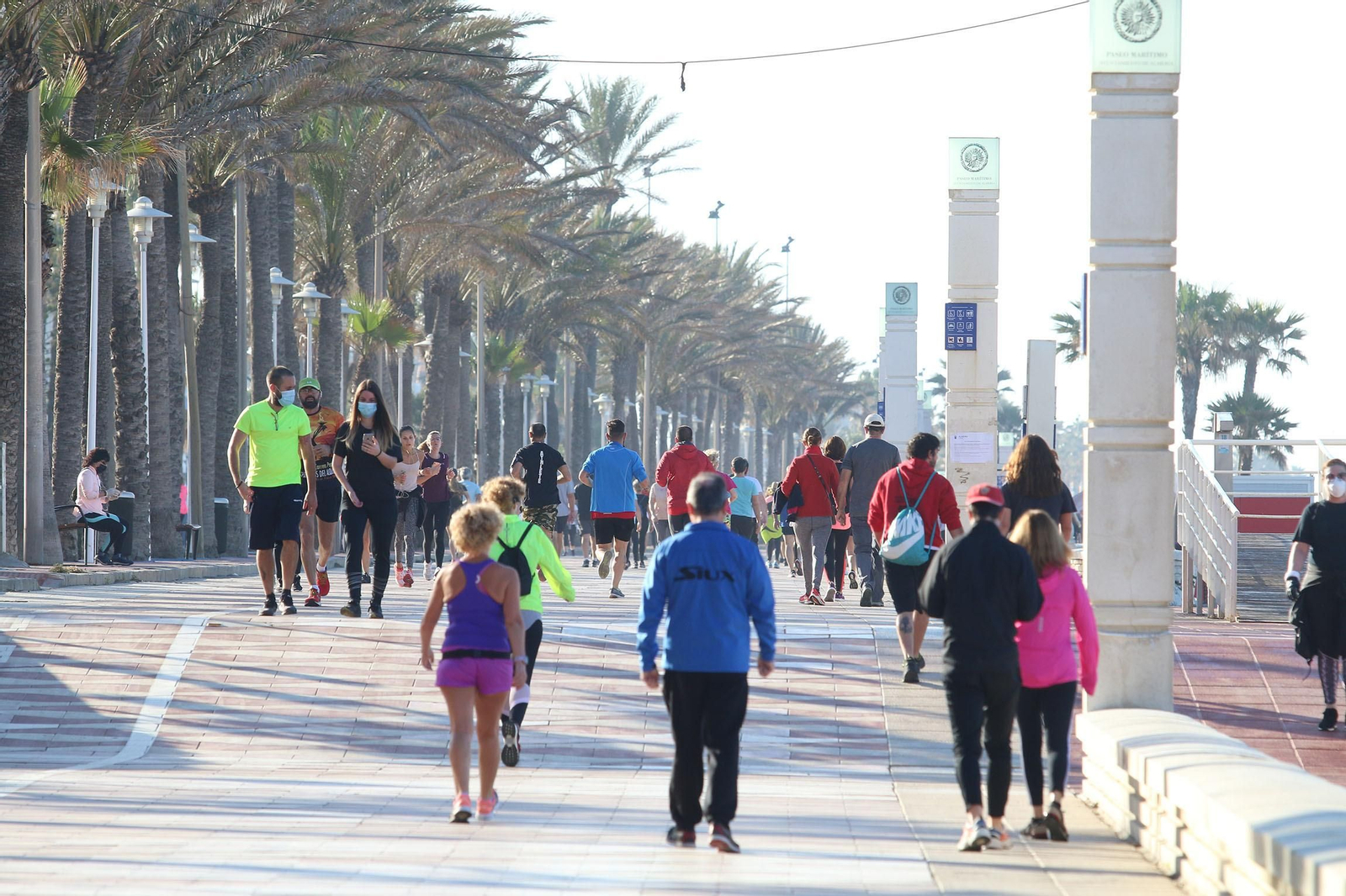Las imágenes de la afluencia masiva de deportistas al paseo marítimo