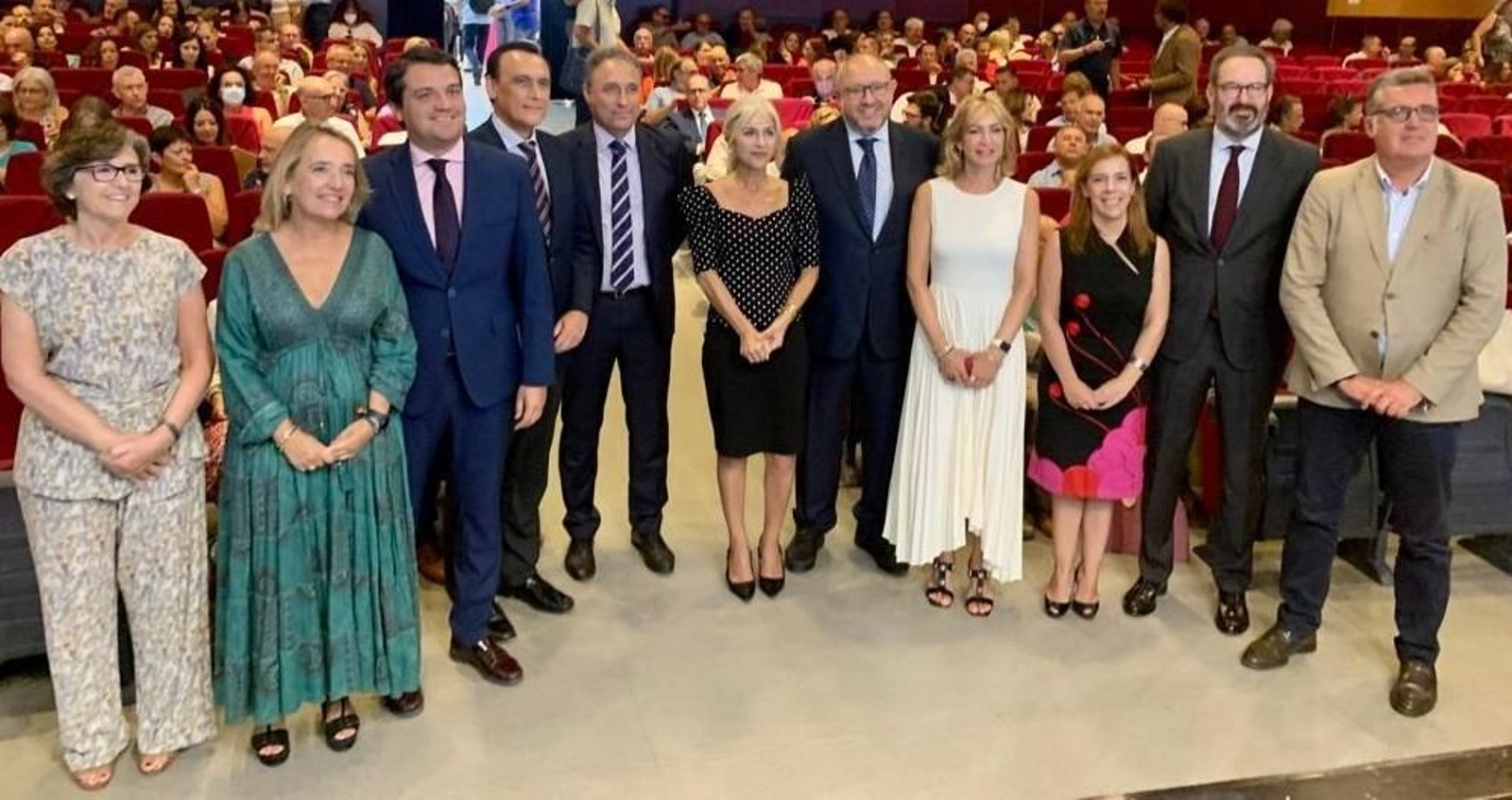La consejera de Desarrollo Educativo y FP, en el centro, en la inauguración de la jornada.