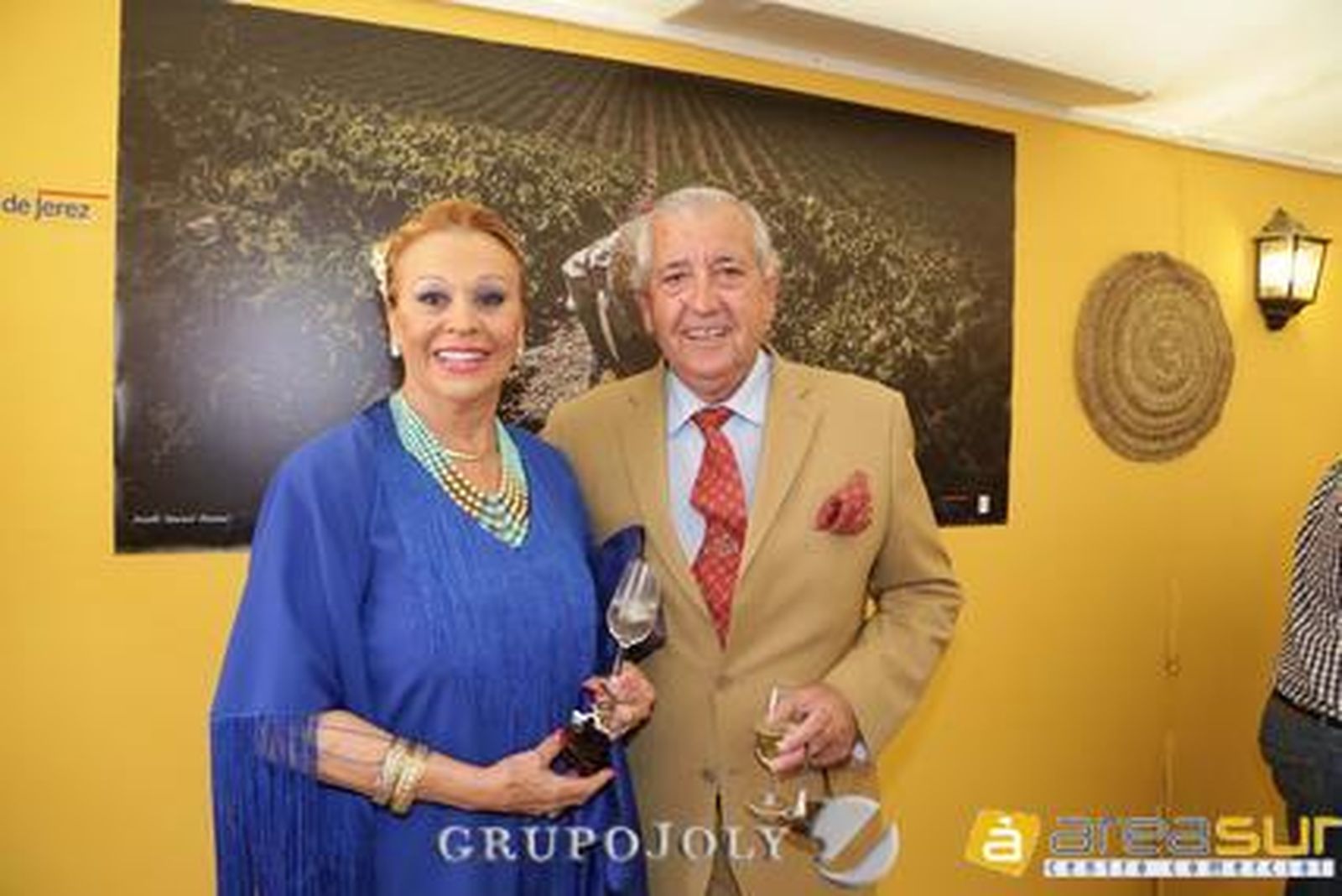 José Recio y Juana Cabral, presidente y vicepresidenta de Recicav, ayer en su visita a la caseta.

Foto: Vanesa Lobo