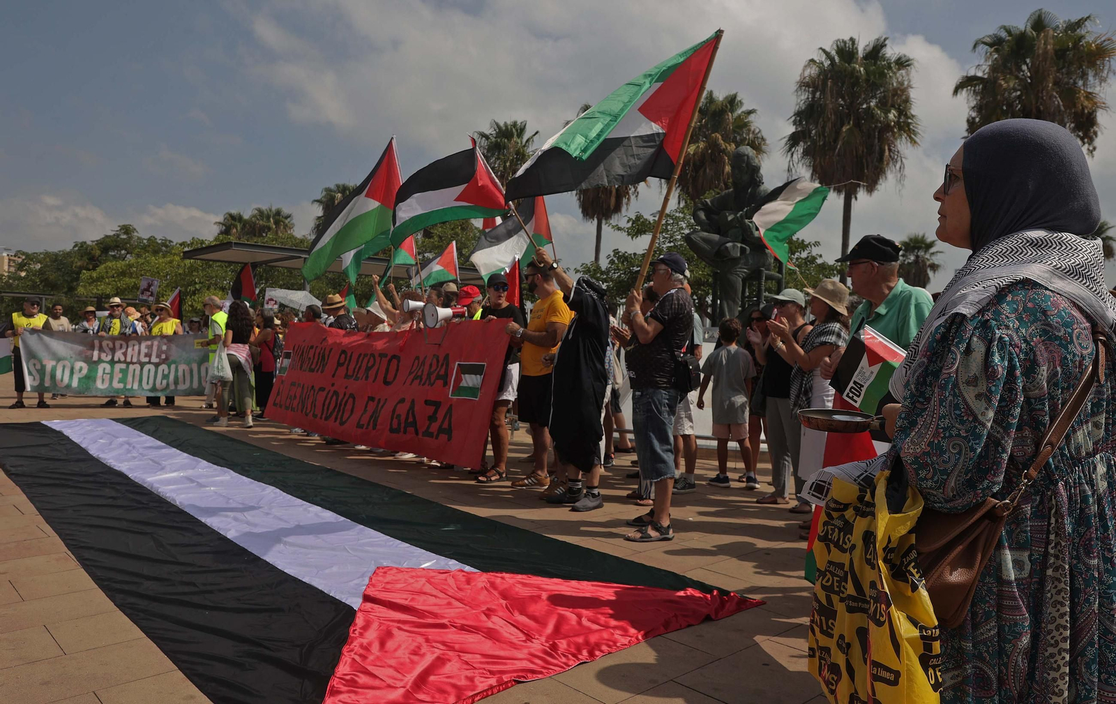 Fotos de la manifestación contra el uso del Puerto de Algeciras, para las operaciones de abastecimiento de Israel en la guerra con Gaza