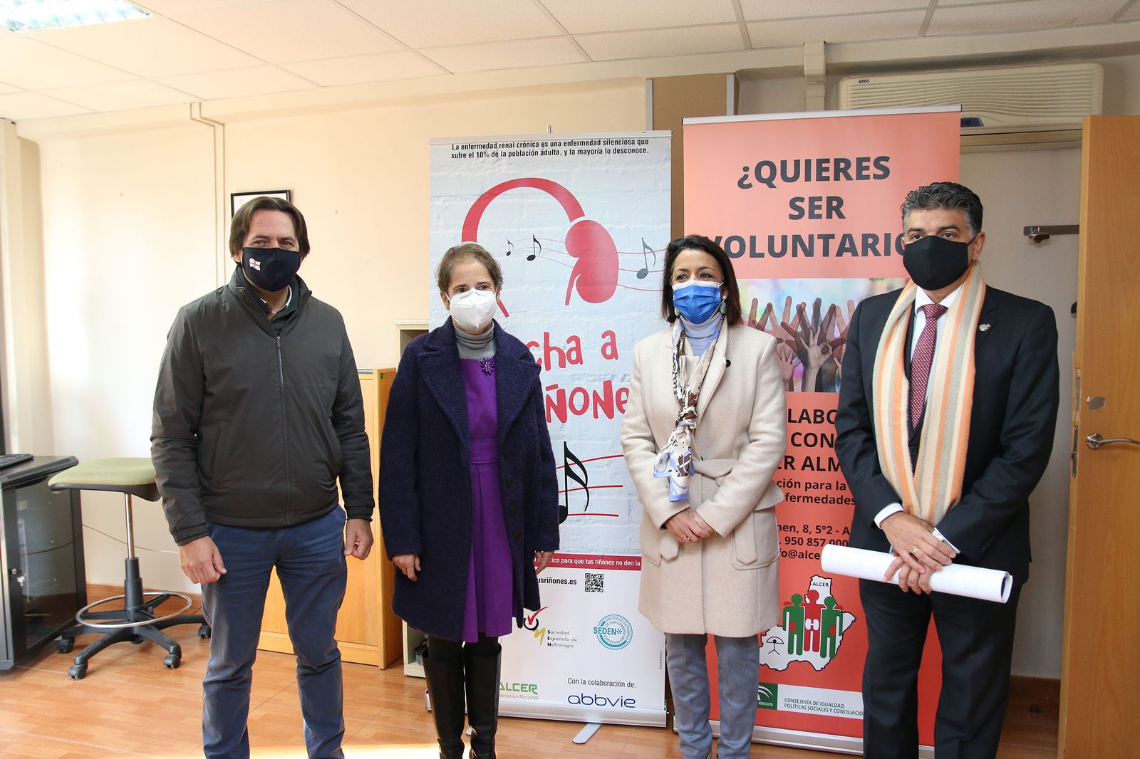 La presidenta del Parlamento de Andalucía visita la sede de Alcer Almería.