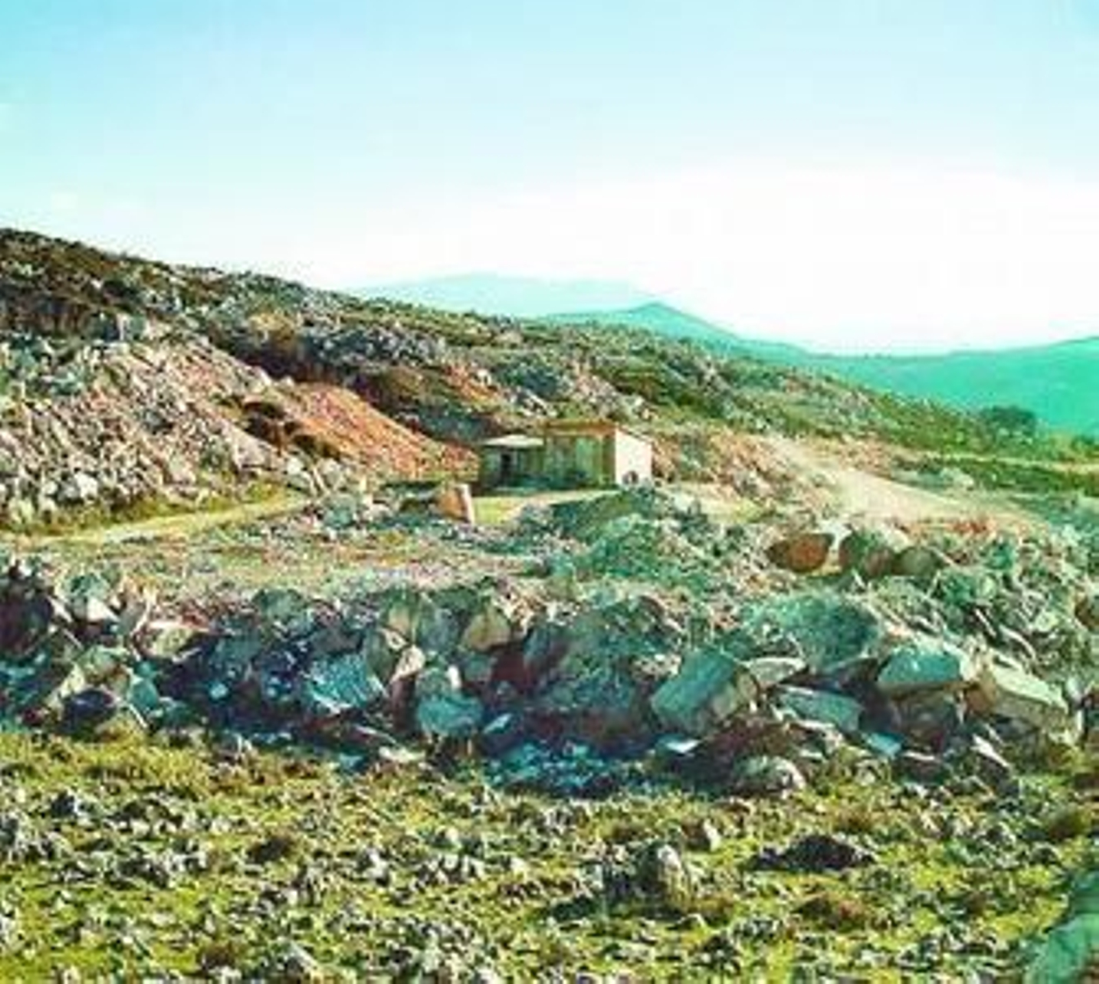 Una loma de las Subbéticas, destrozada.