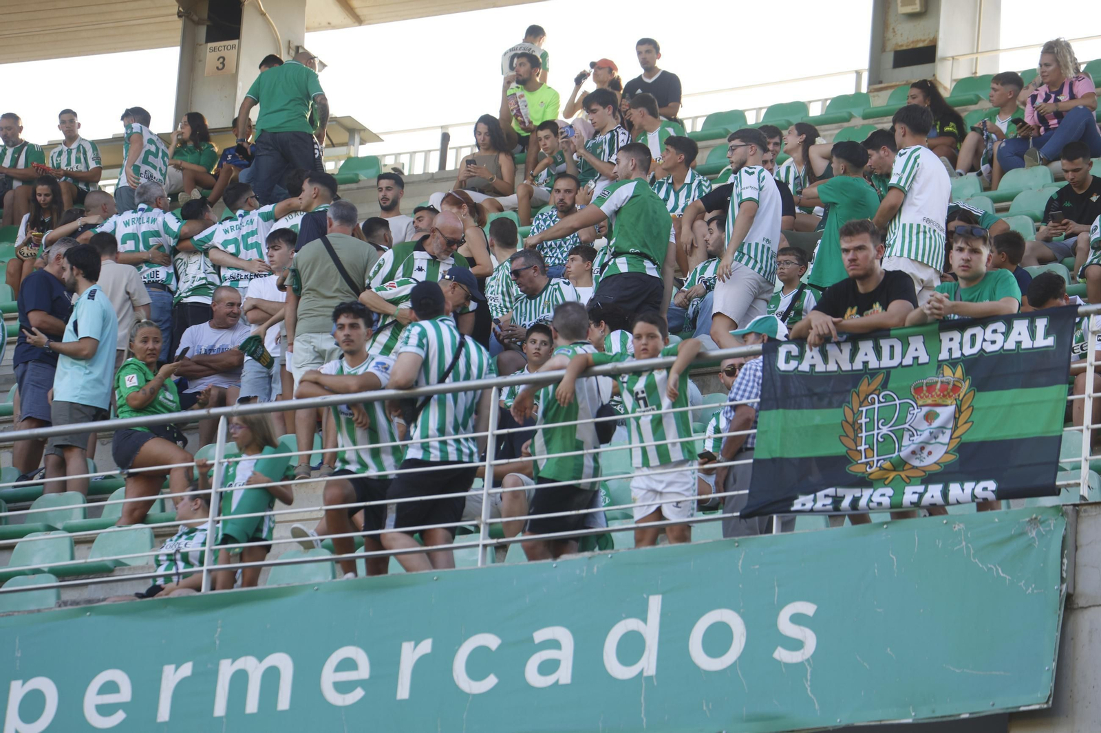 Las mejores fotos del ambiente en El Arcángel para el Córdoba CF - Real Betis