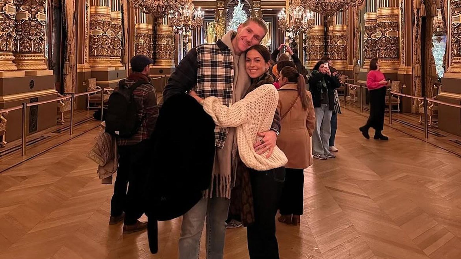 Osetkowski, con su pareja en París.
