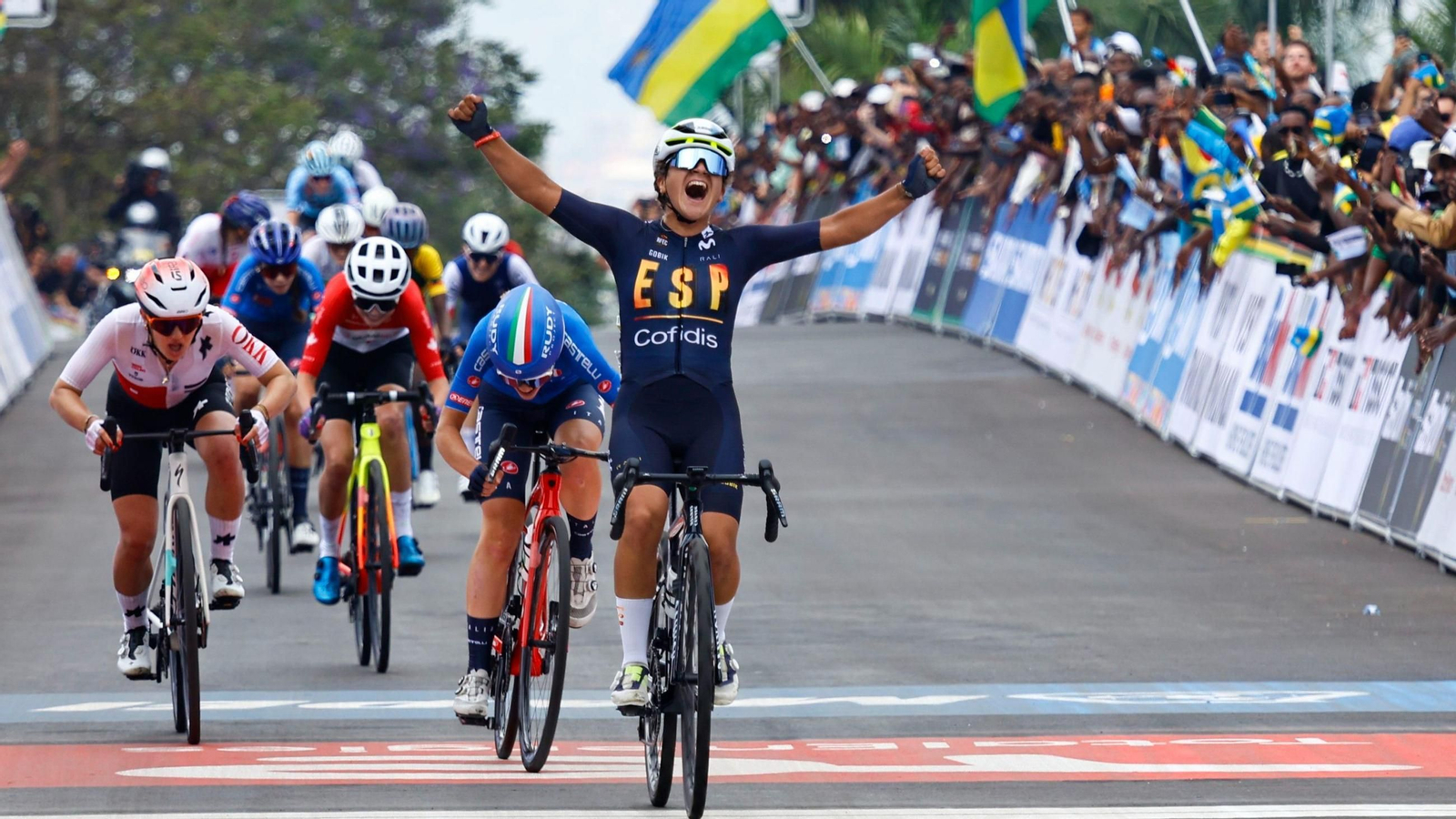 La española Paula Ostiz se impone en el Mundial júnior de ciclismo.