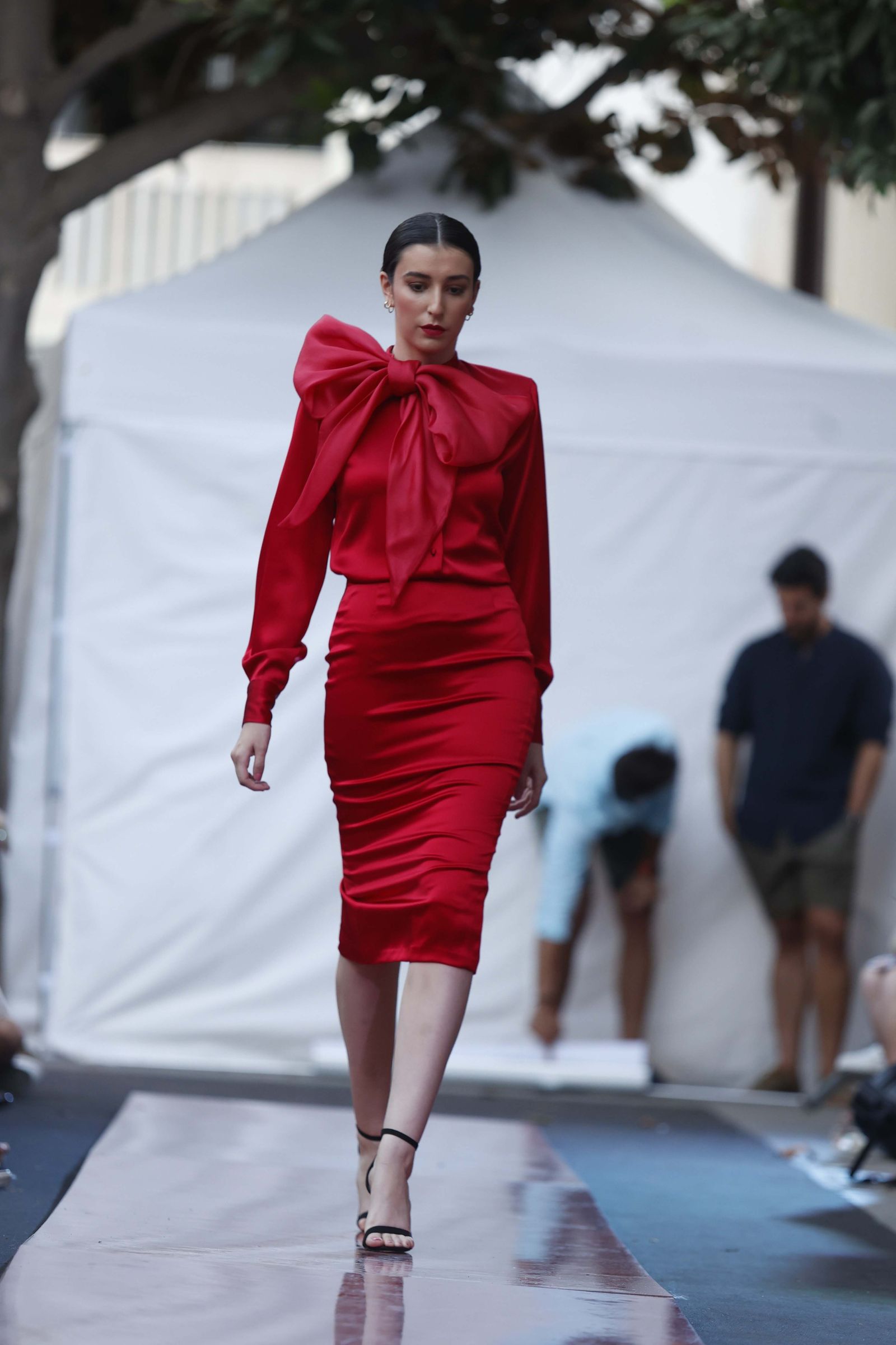 Las imágenes del Desfile de Jóvenes Diseñadores en la Plaza de la Magdalena