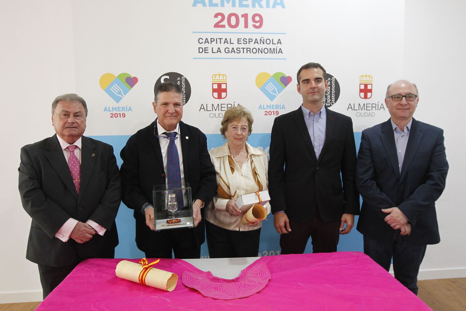 La ceremonia de entrega se ha celebrado esta mañana en la sede de la Capitalidad.