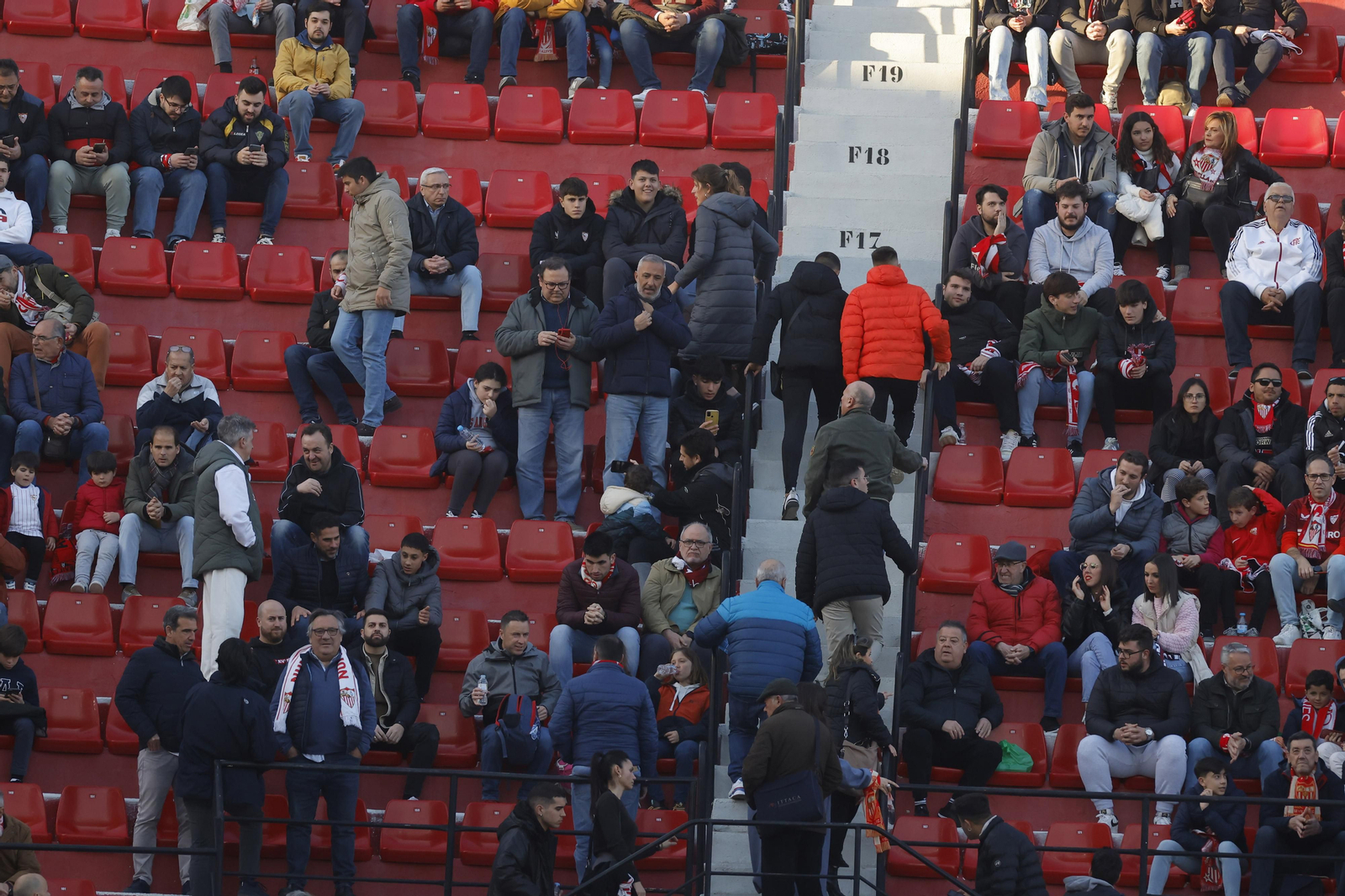 Búscate en las fotos del Sevilla-Mallorca