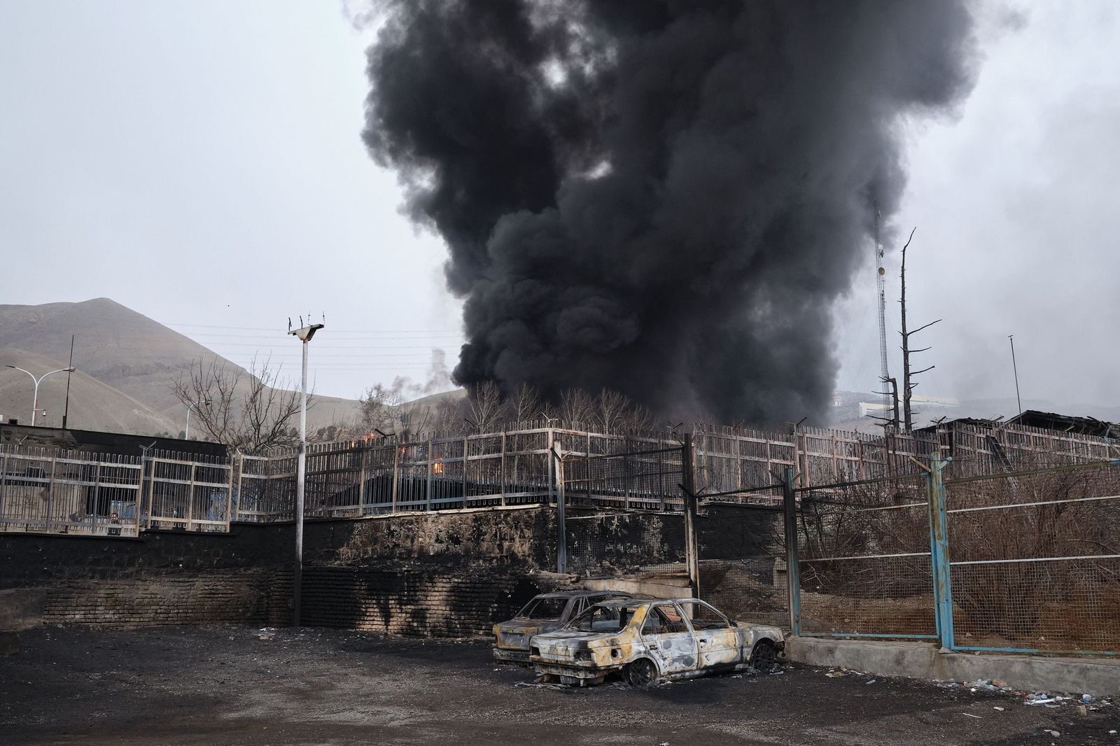 Galería gráfica: Teherán, bajo humo y ceniza tras los bombardeos sobre infraestructuras petroleras