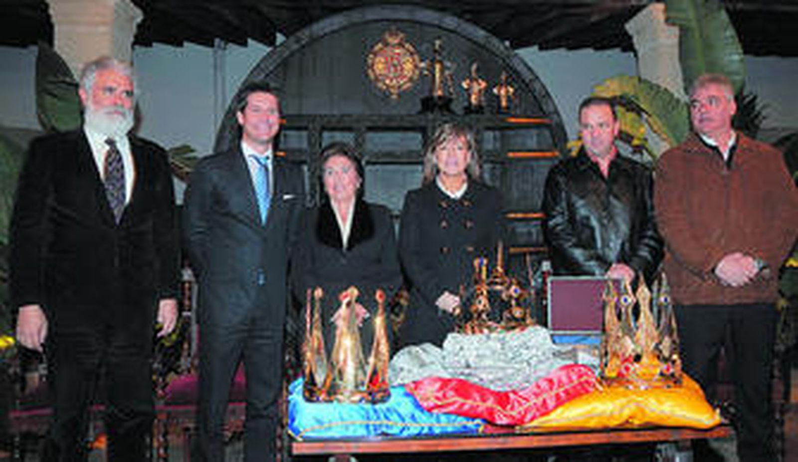 Antonio Sánchez, Jaime Cantizano, Ana María Salas, Pilar Sánchez, Alonso Nuño y Joaquín Ramírez ayer durante la presentación.