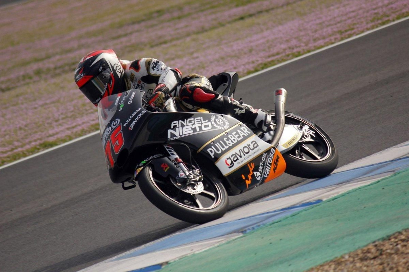 Albert Arenas, del Ángel Nieto Team, rodando hoy en el Circuito de Jerez. Albert Arenas, del Ángel Nieto Team, rodando hoy en el Circuito de Jerez.