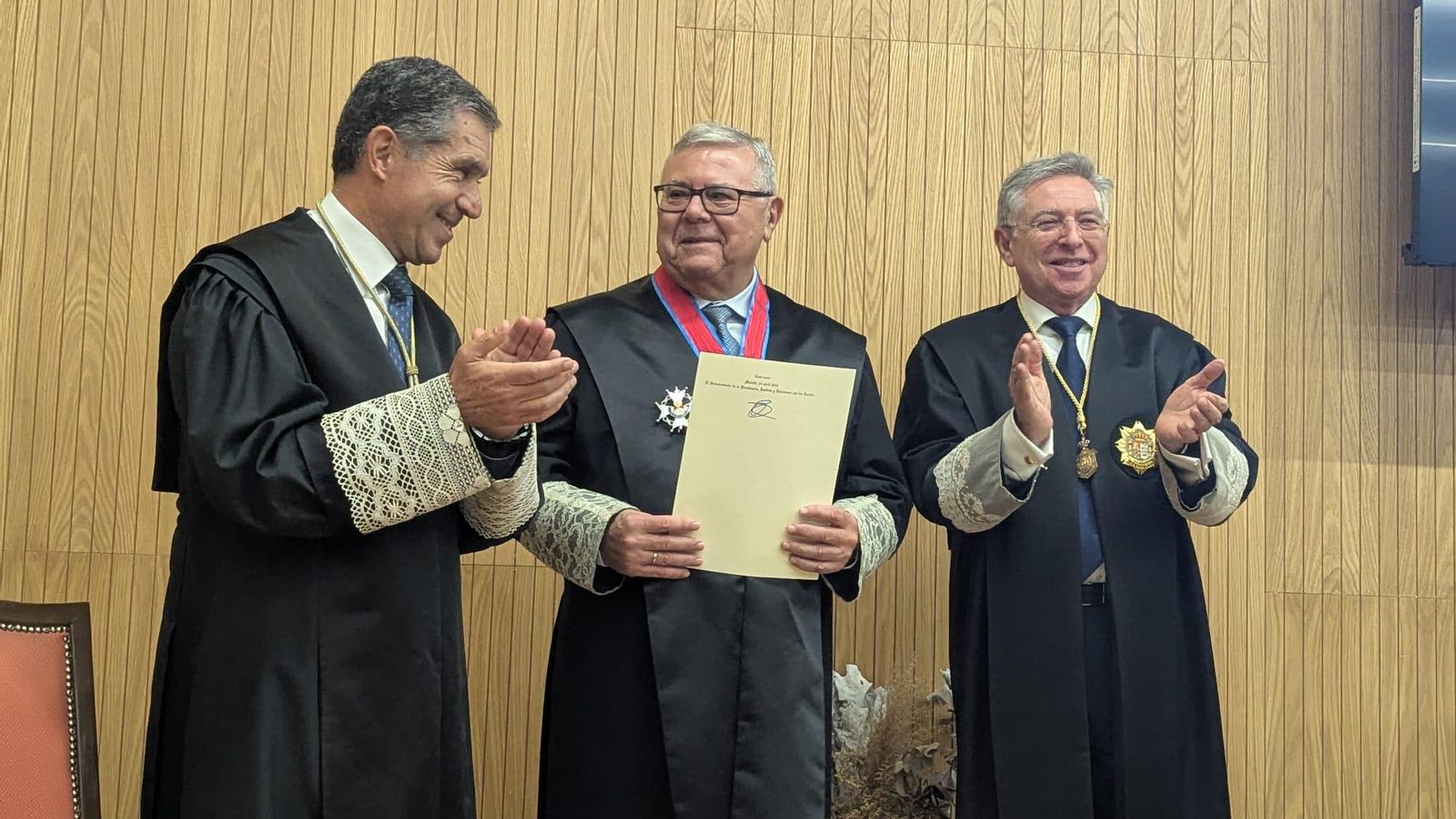 Felipe Luis Moreno Gómez recibe su homenaje. Felipe Luis Moreno Gómez recibe su homenaje.