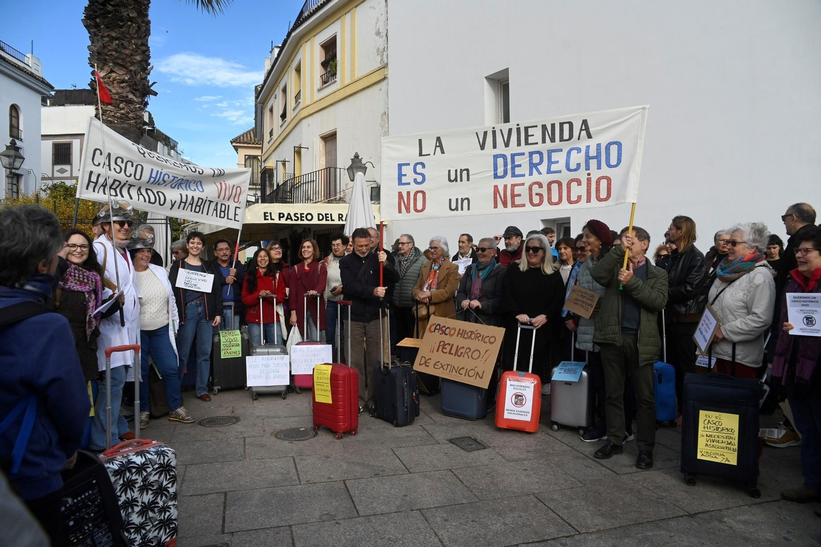 El  'free tour' reivindicativo de los vecinos del Casco Histórico de Córdoba contra el turismo masivo, en imágenes