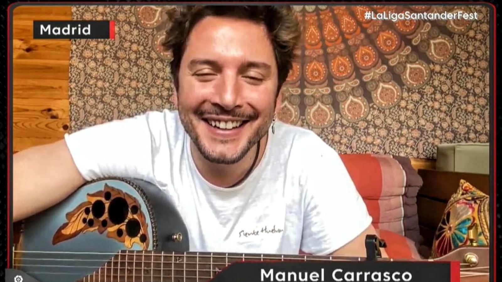 Manuel Carrasco, durante el concierto que ofreció desde su casa.