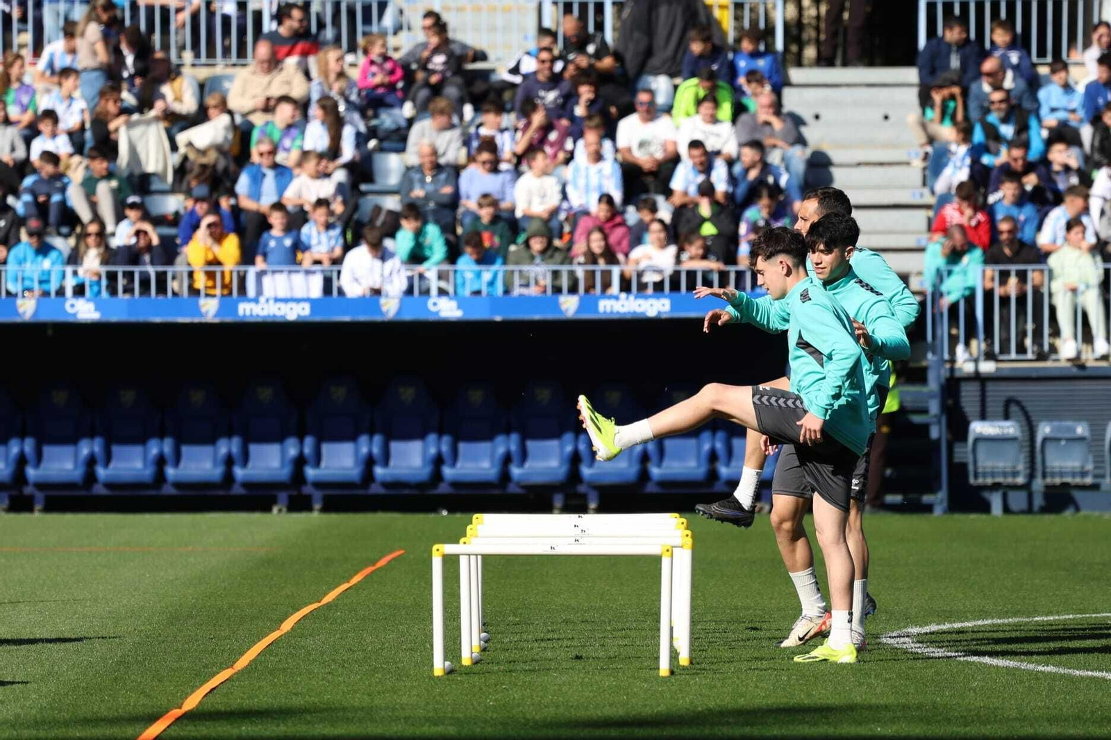 Búscate en las fotos del entrenamiento del Málaga abierto a la afición