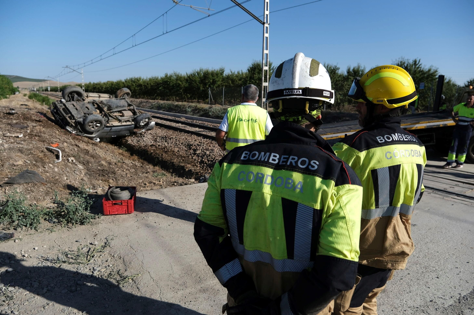 El accidente entre un tren y un coche en Alcolea, en imágenes El accidente entre un tren y un coche en Alcolea, en imágenes