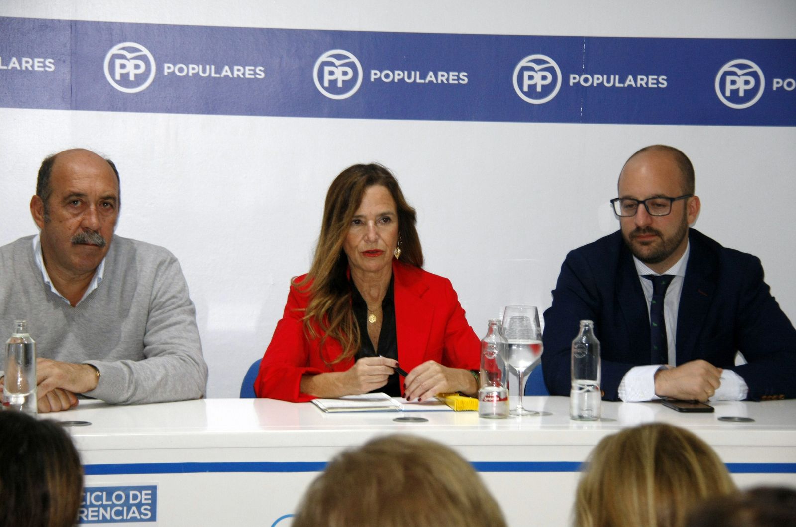 Teresa Jiménez-Becerril junto a Carmelo Navarro y Germán Beardo.