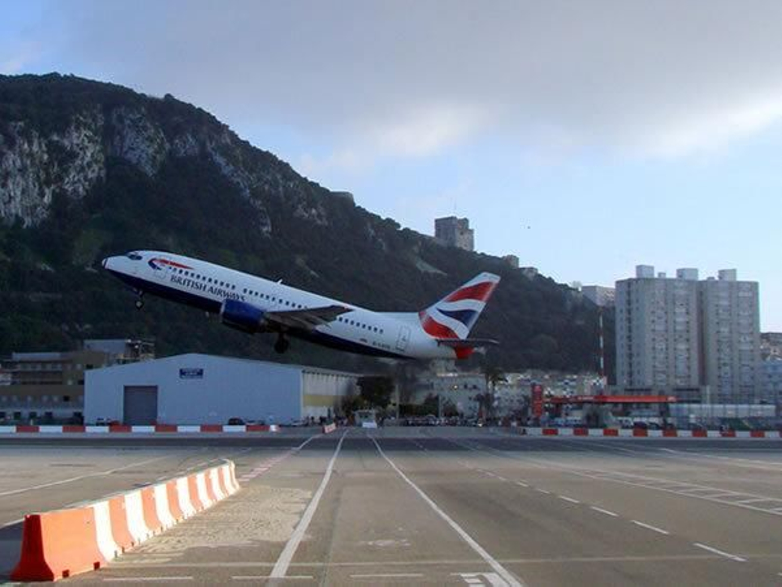 Un avión de British Airways despega del aeropuerto de Gibraltar