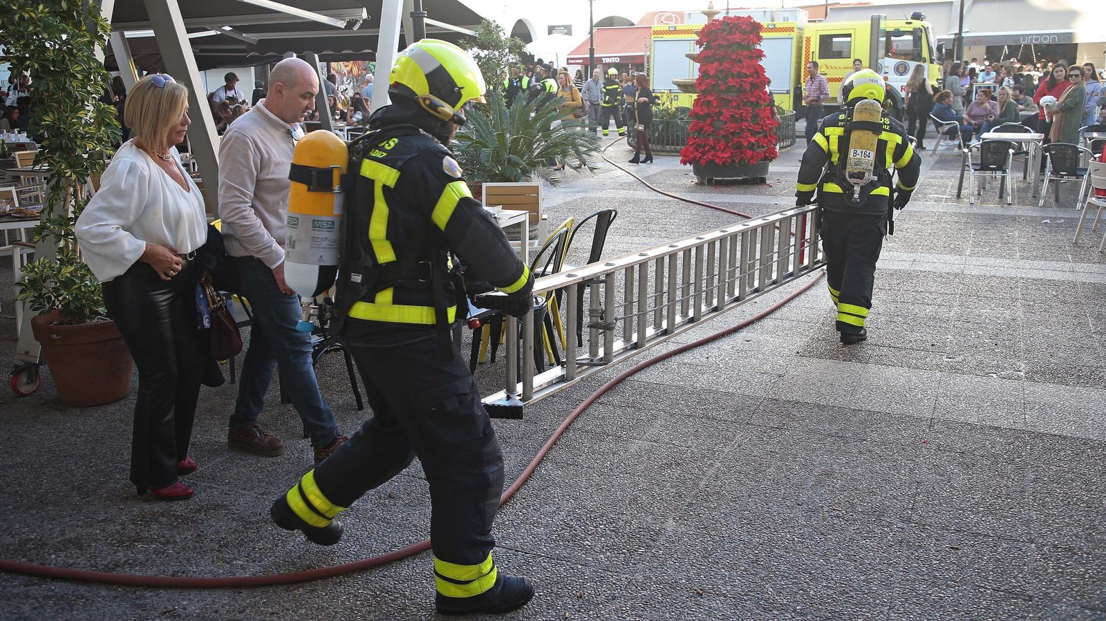 Fotos del incendio del restaurante Balvanera en Algeciras