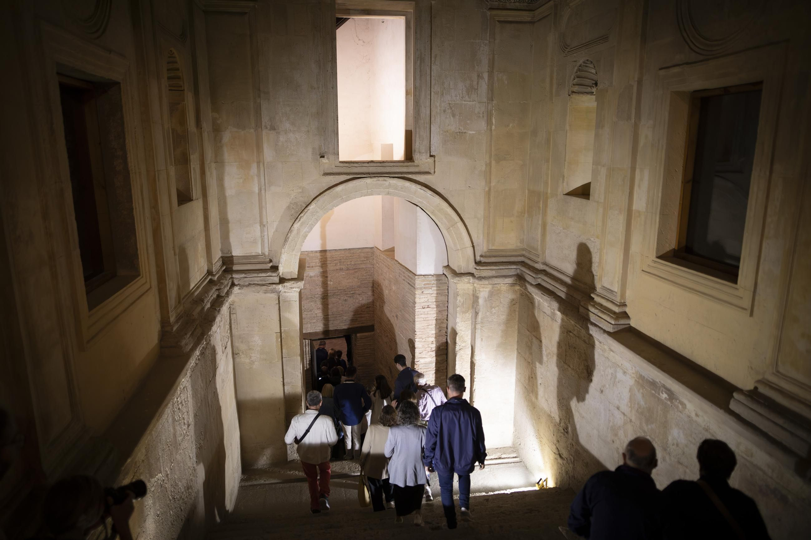 Así es visitar La Alhambra durante el amanecer