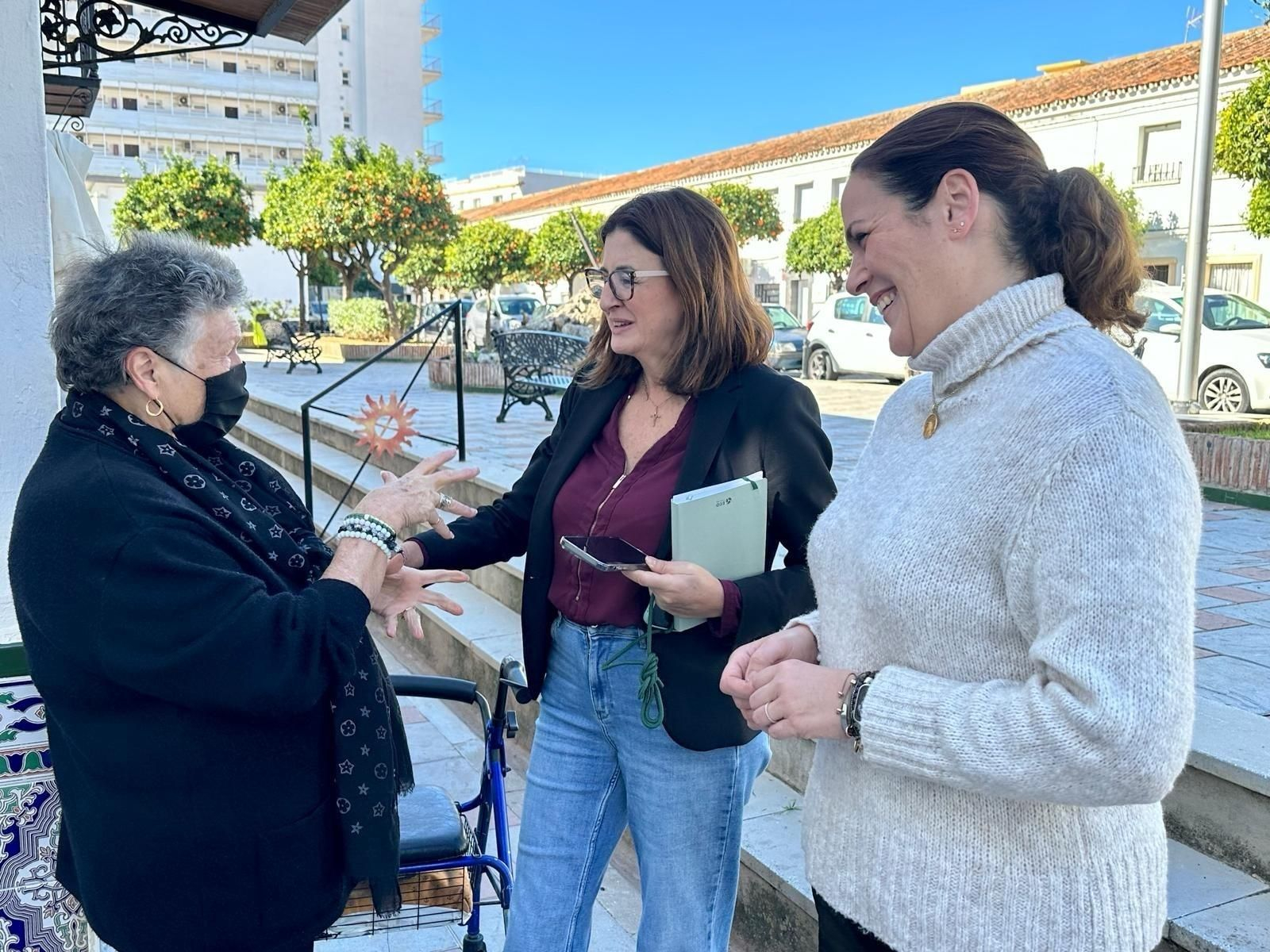 La visita institucional a la barriada Virgen del Carmen.