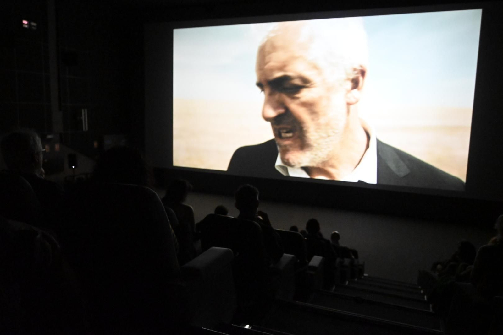 Estreno del cortometraje 'Carroña' del cineasta onubense Elías Pérez , en imágenes